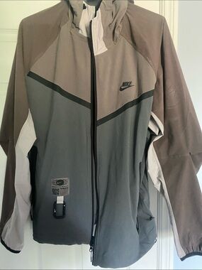 Nike Men’s Windbreaker